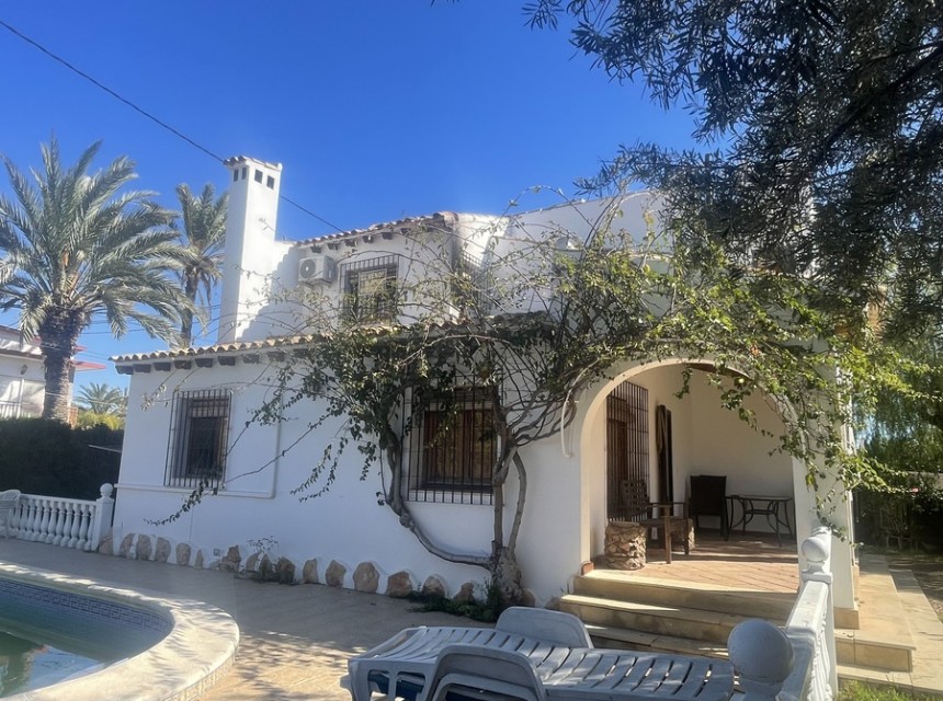 Resale - Villa - Cabo Roig
