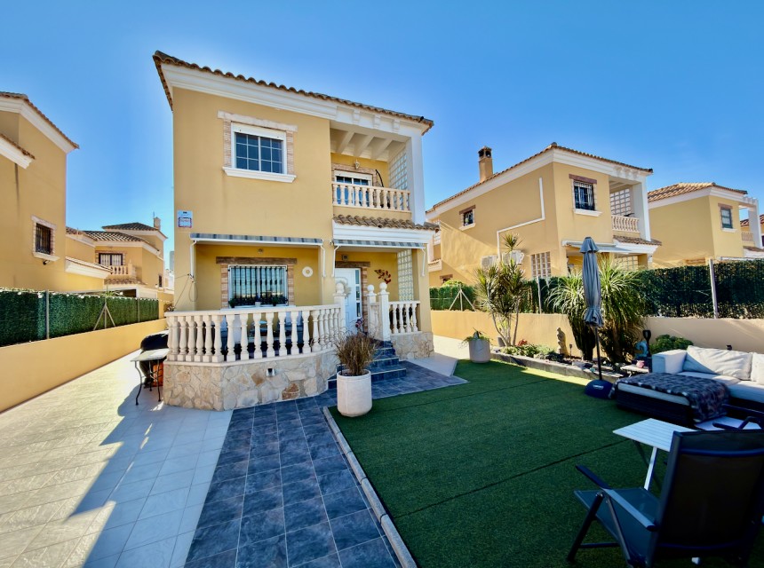 Resale - Villa - Guardamar - El Raso