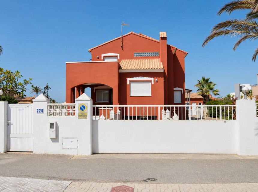Resale - Villa - La Manga del Mar Menor - La Manga
