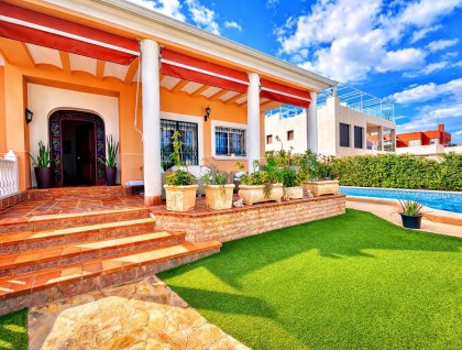Resale - Villa - La Mata, Torrevieja - La Mata