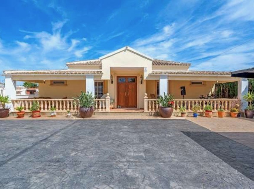 Resale - Villa - Las Heredades - Heredades