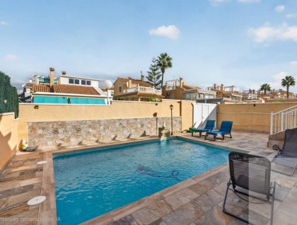 Resale - Villa - Los Altos