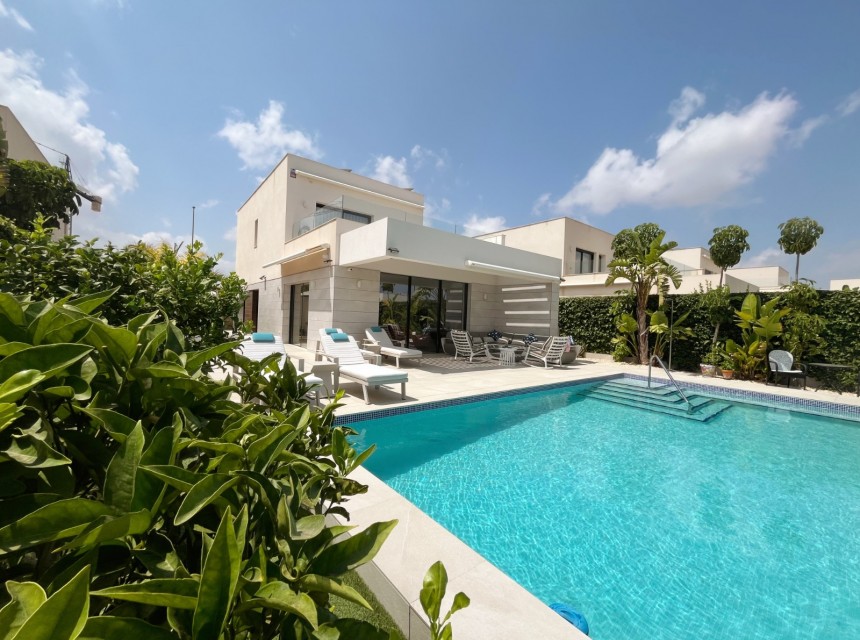 Resale - Villa - Los Montesinos - La Herrada