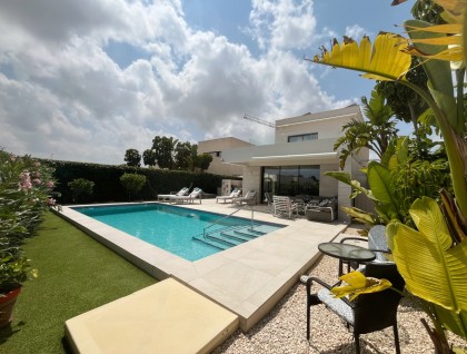 Resale - Villa - Los Montesinos - La Herrada