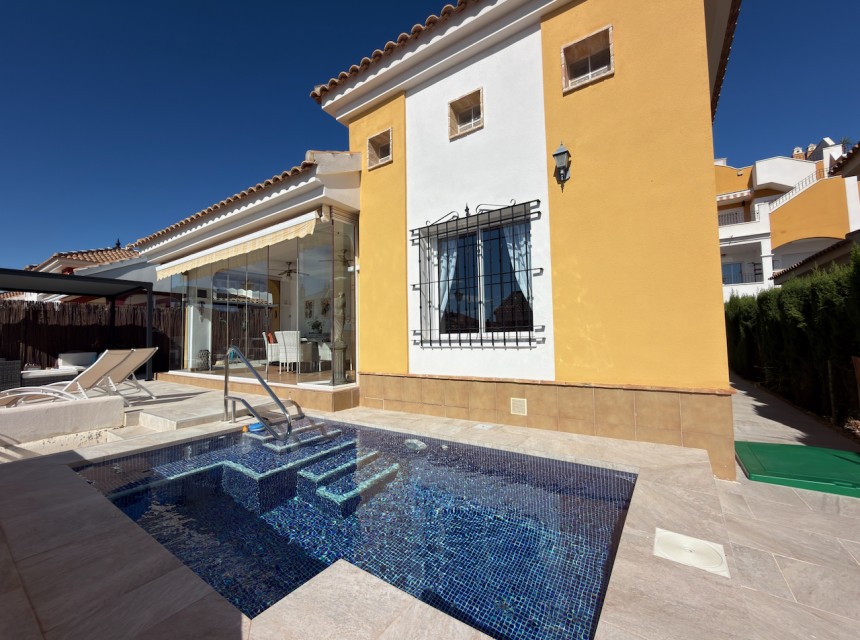 Resale - Villa - Los Montesinos - Urbanizacion montesol