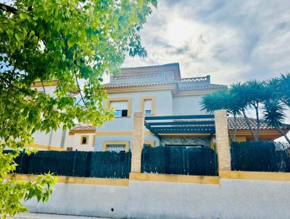 Resale - Villa - Los Montesinos