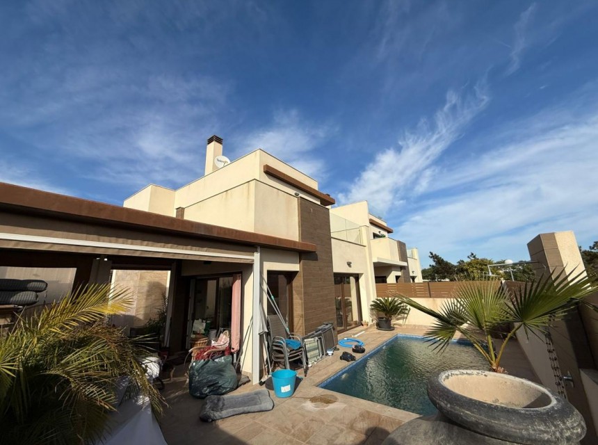 Resale - Villa - Los Montesinos