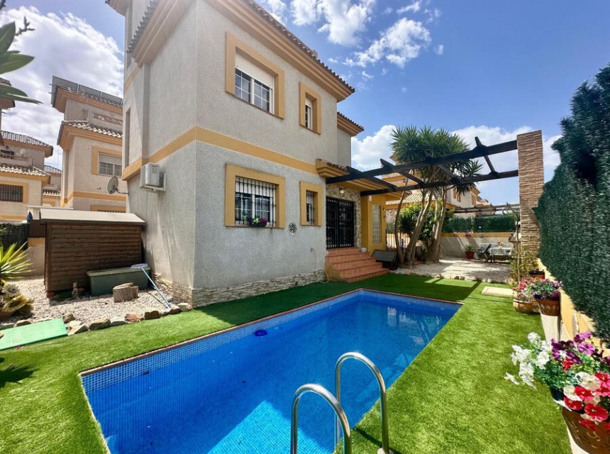 Resale - Villa - Los Montesinos