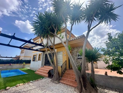 Resale - Villa - Los Montesinos