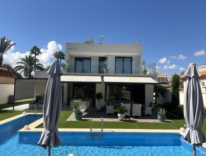 Resale - Villa - Los Urrutias