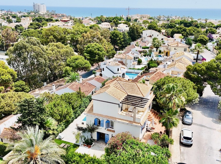 Resale - Villa - Orihuela Costa - La Zenia