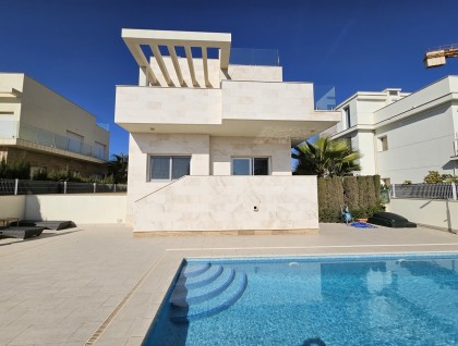 Resale - Villa - Orihuela Costa - La Zenia