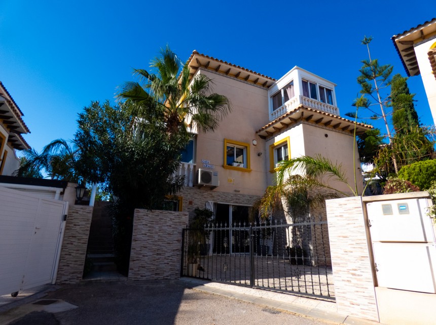Resale - Villa - Orihuela Costa - Playa Flamenca
