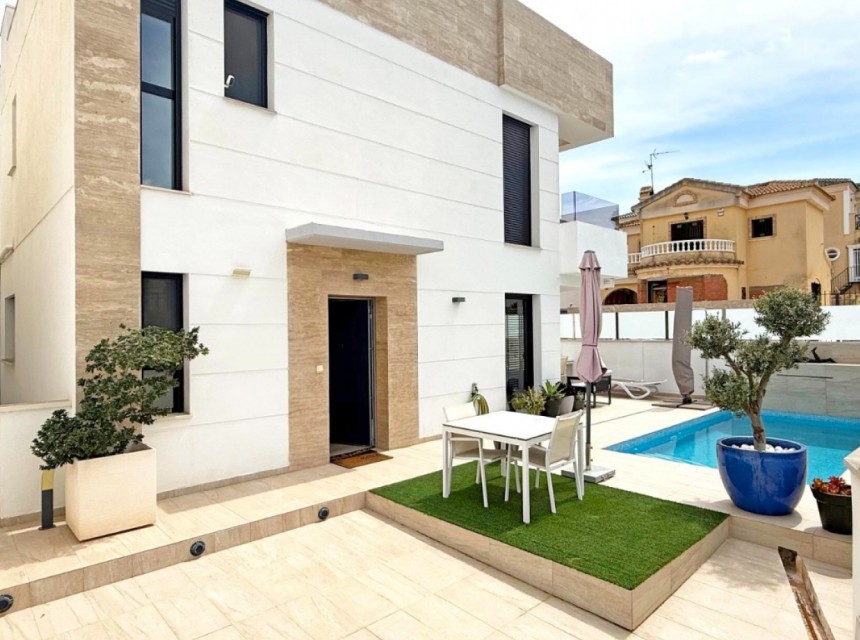 Resale - Villa - Orihuela Costa - Villamartín