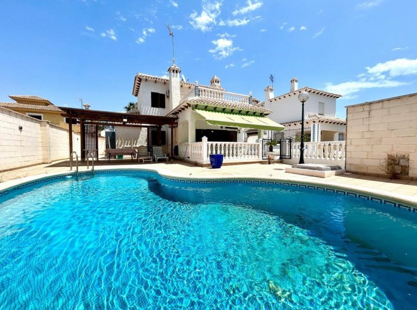 Resale - Villa - Orihuela - La Zenia
