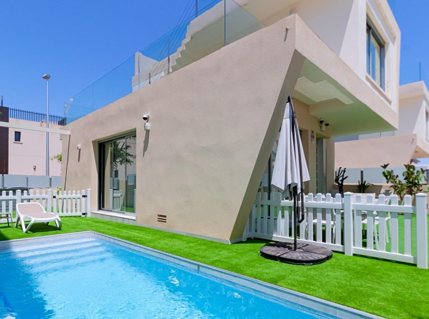 Resale - Villa - Pilar de La Horadada - Pueblo Latino