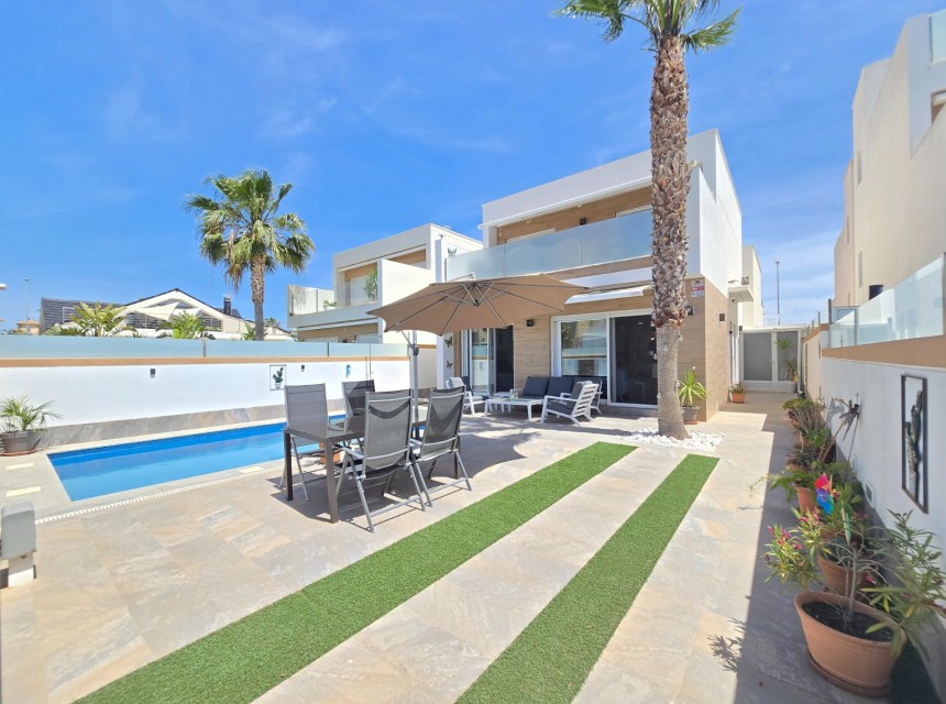 Resale - Villa - Pilar de La Horadada