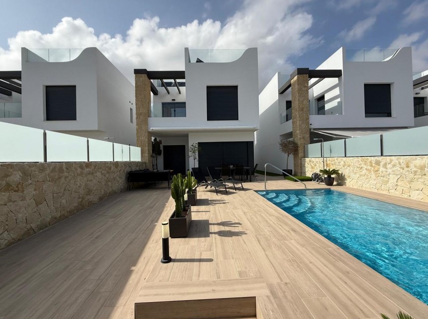 Resale - Villa - Punta Prima