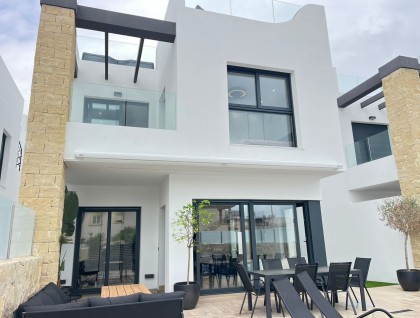 Resale - Villa - Punta Prima