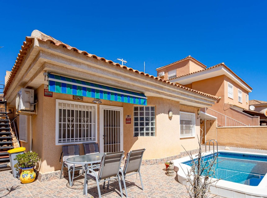 Resale - Villa - Punta Prima