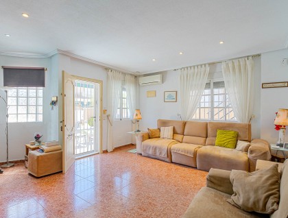 Resale - Villa - Punta Prima