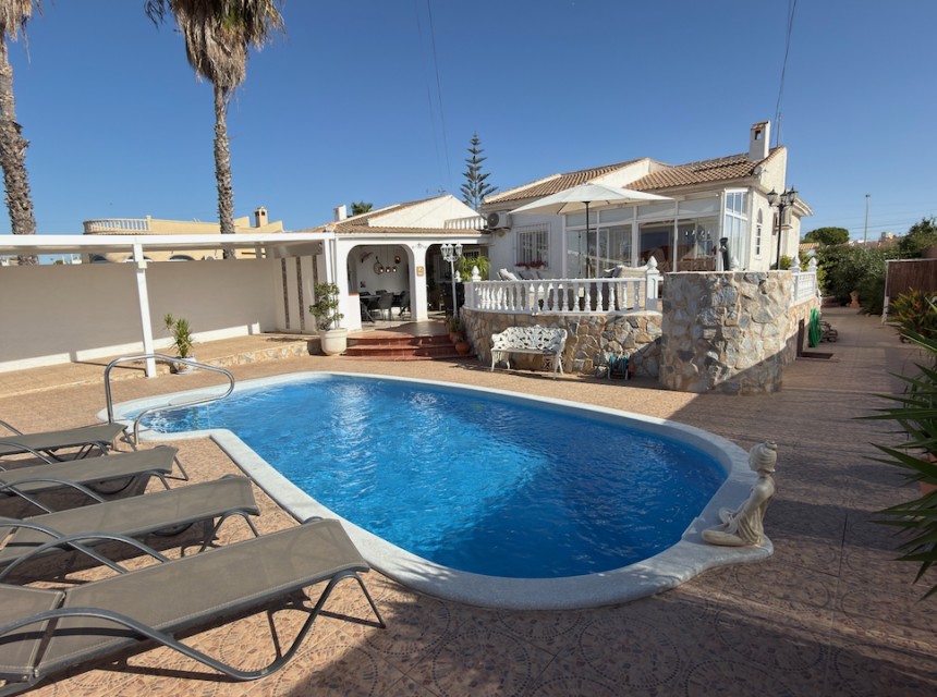Resale - Villa - San Luis