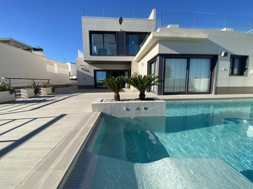 Resale - Villa - San Miguel de Salinas
