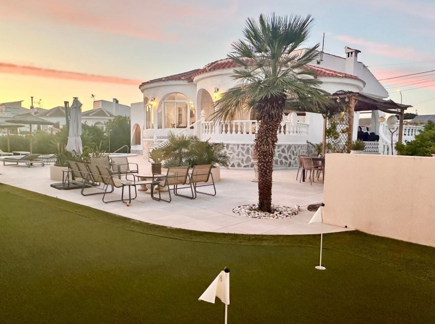 Resale - Villa - Torrevieja - San Luis