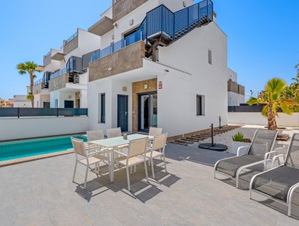 Resale - Villa - Torrevieja