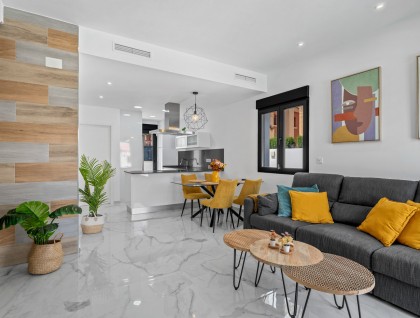 Resale - Villa - Torrevieja