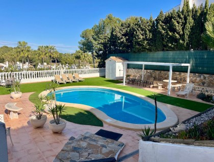 Resale - Villa - Villamartín