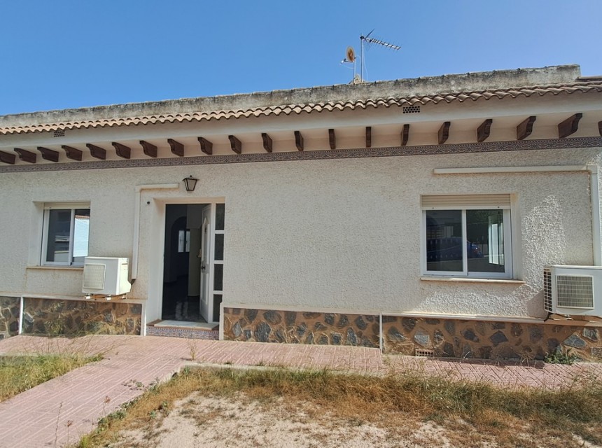 Resale - Villa - Villamartín