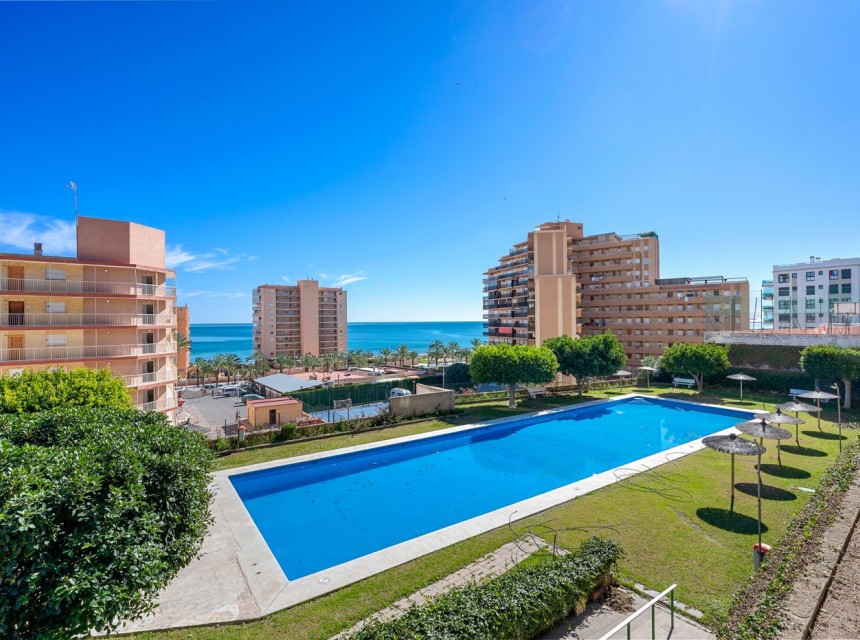Segunda mano - Apartamento - Arenales del Sol - Segunda linea playa