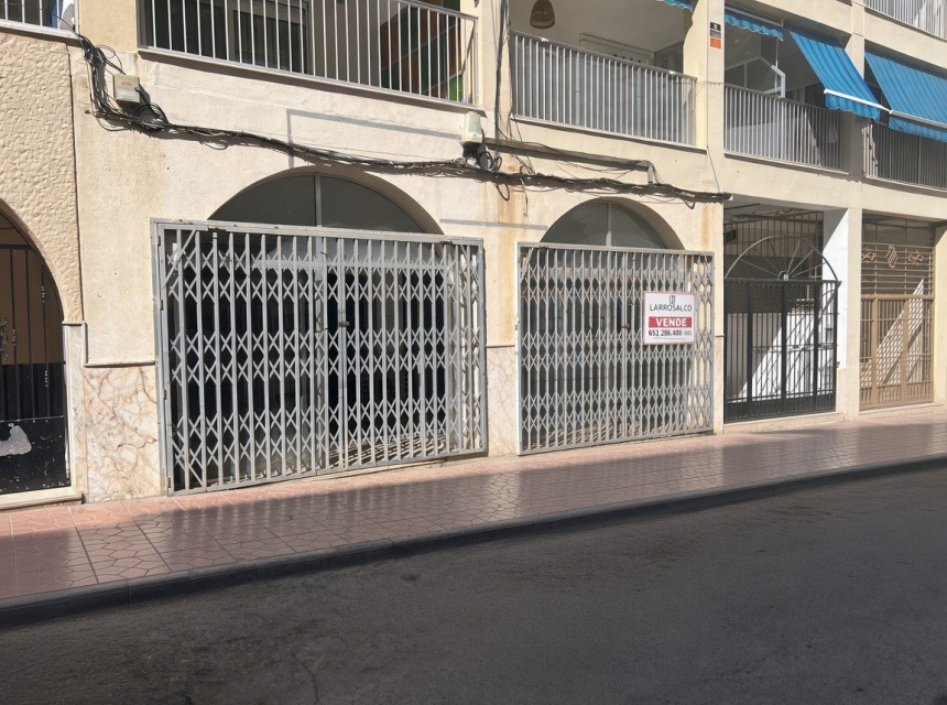 Segunda mano - Local comercial - Guardamar - Cervantes