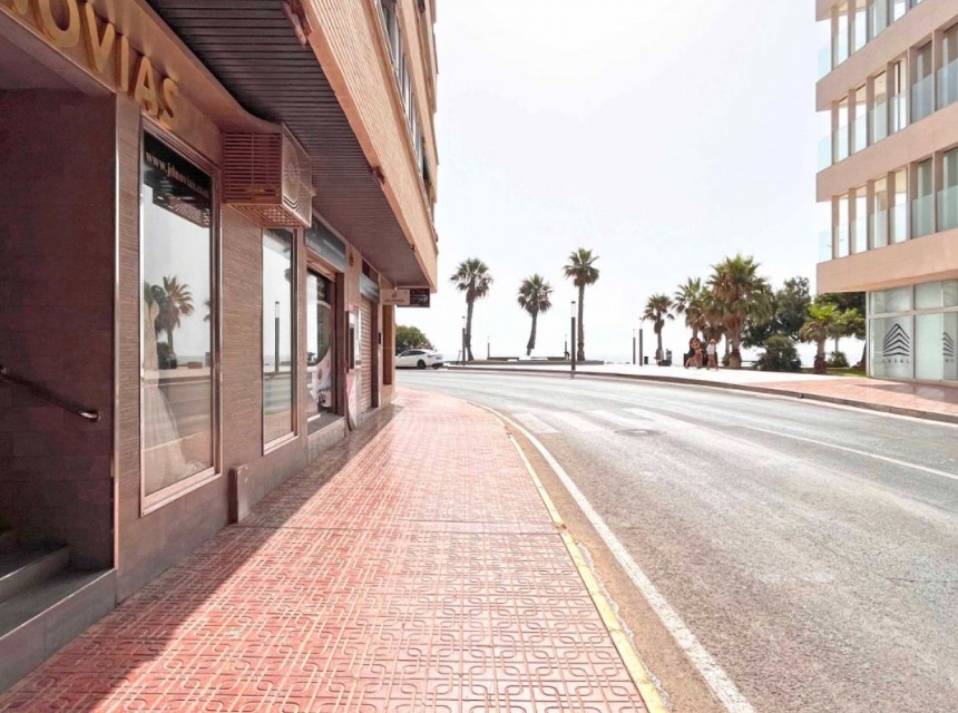 Segunda mano - Local comercial - Torrevieja - Playa del Cura