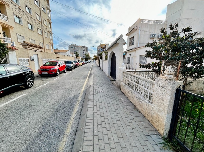 Segunda mano - Parcela - Torrevieja - Aguas Nuevas