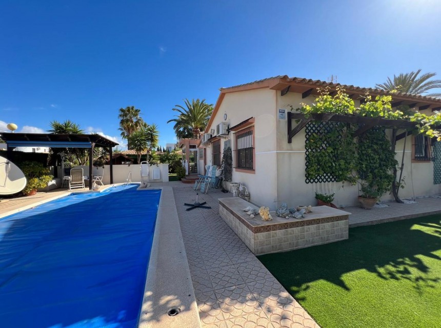Segunda mano - Villa - Cabo Roig