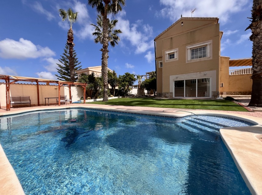 Segunda mano - Villa - Orihuela Costa - La Zenia