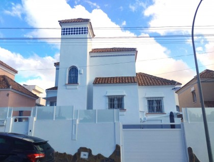 Segunda mano - Villa - San Miguel de Salinas - Las filipinas