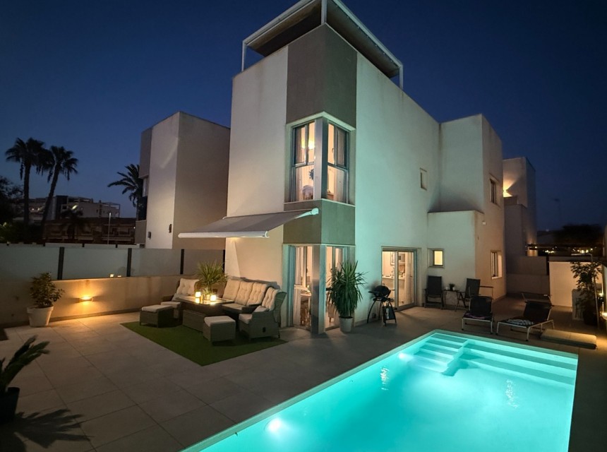 Segunda mano - Villa - Santiago de la Ribera - Zona de la playa