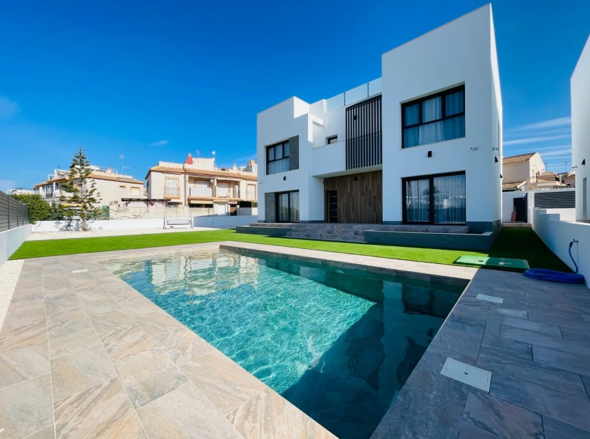 Segunda mano - Villa - Torrevieja - Aguas Nuevas