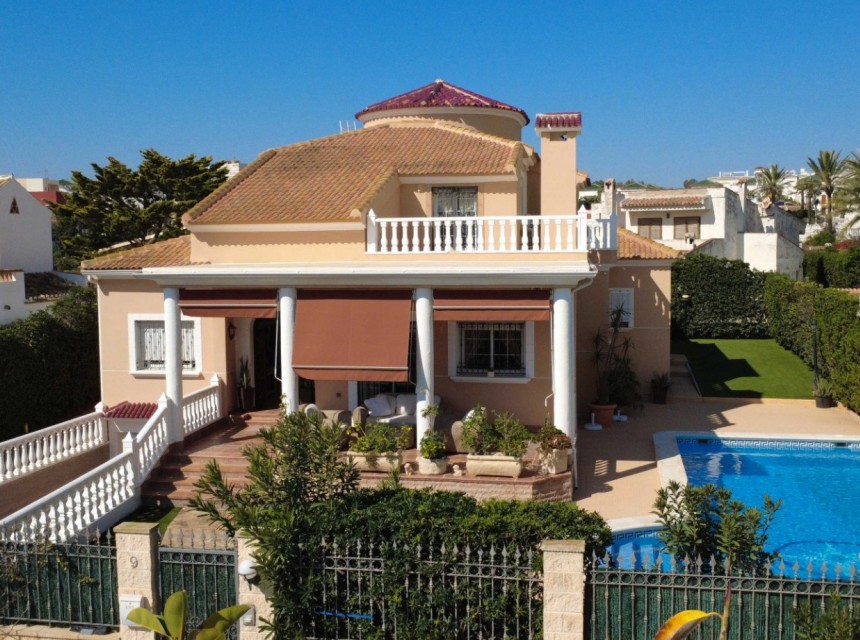 Segunda mano - Villa - Torrevieja - La Mata