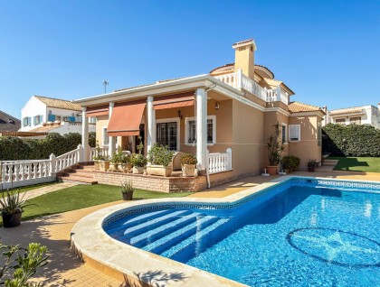 Segunda mano - Villa - Torrevieja - La Mata