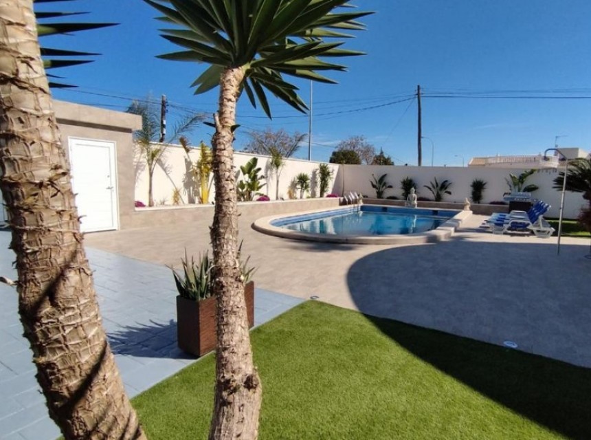 Segunda mano - Villa - Torrevieja