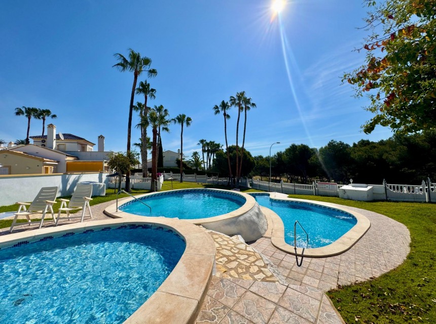 Sprzedaż - Bungalow - Orihuela costa - Villamartín