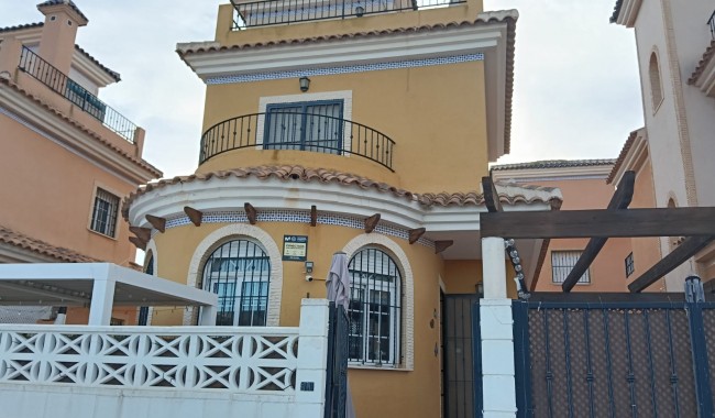 Villa - Begagnad - Los Montesinos - La Herrada