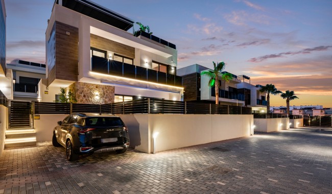Villa - Begagnad - Orihuela Costa - CV-LA02
