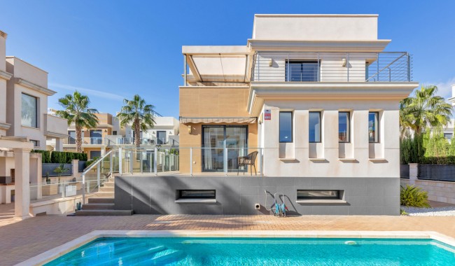 Villa - Begagnad - Orihuela - La Zenia