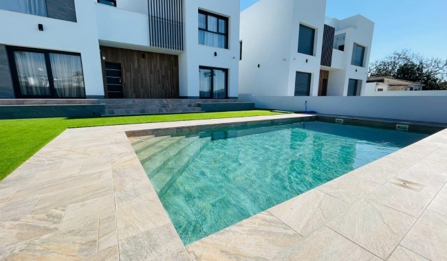 Villa - Begagnad - Torrevieja - Aguas Nuevas