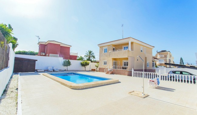 Villa - Begagnad - Torrevieja - Aguas Nuevas